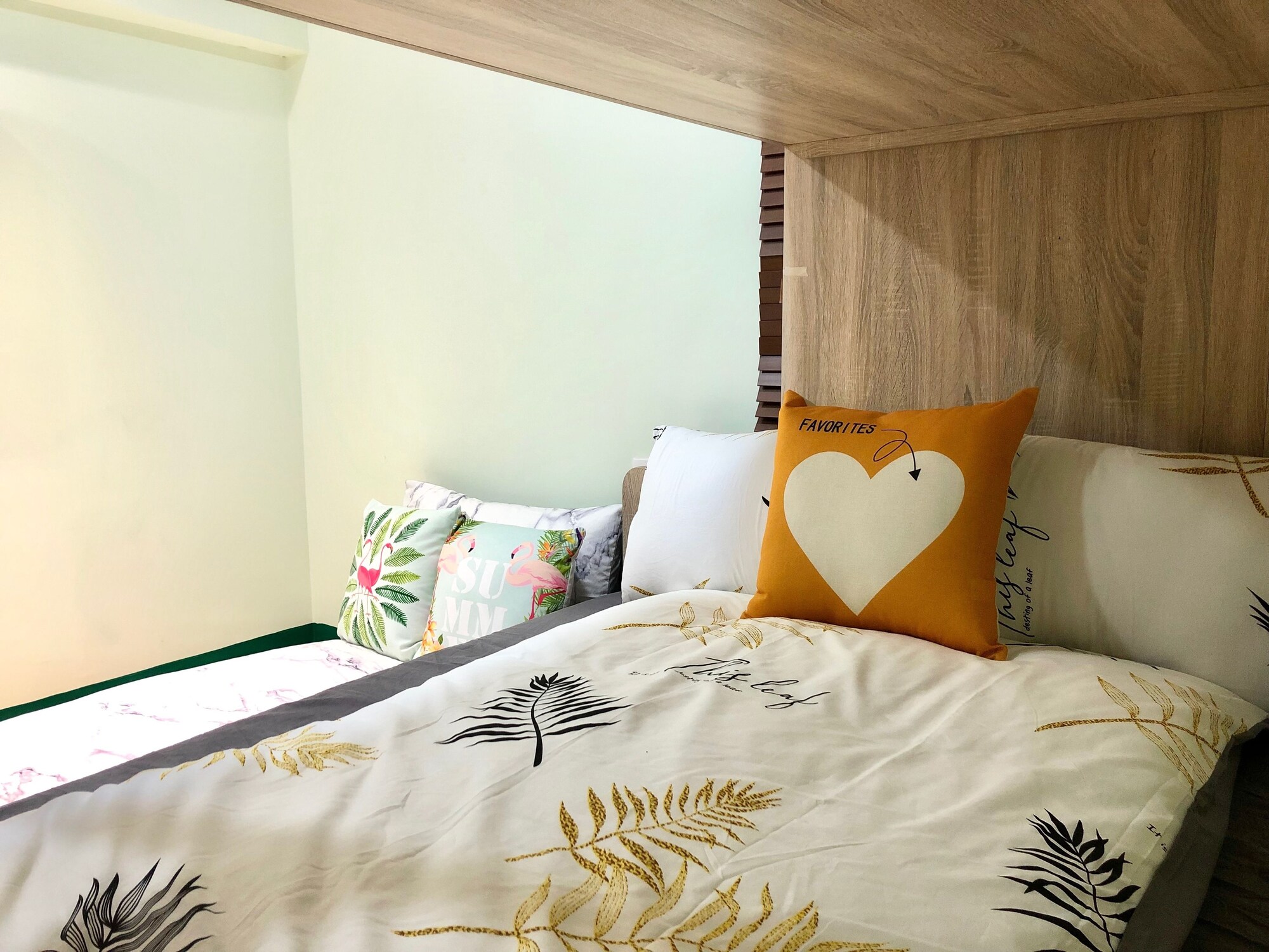 COMFORT, QUADRUPLE, MULTIPLE BEDS