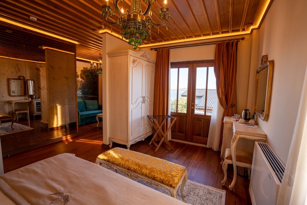 Cunda Baradiel Hotel 25/50