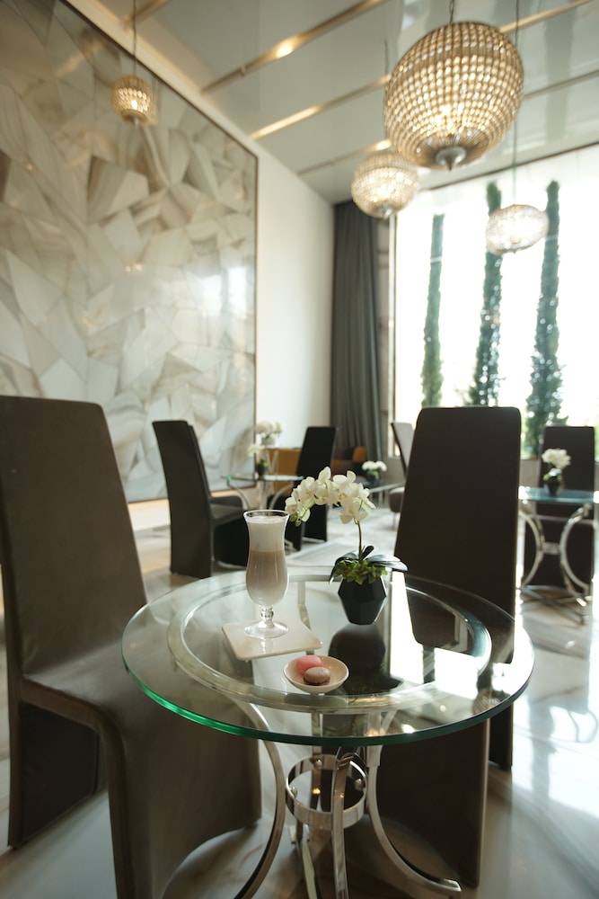 Royal Tulip Achrafieh 56/69