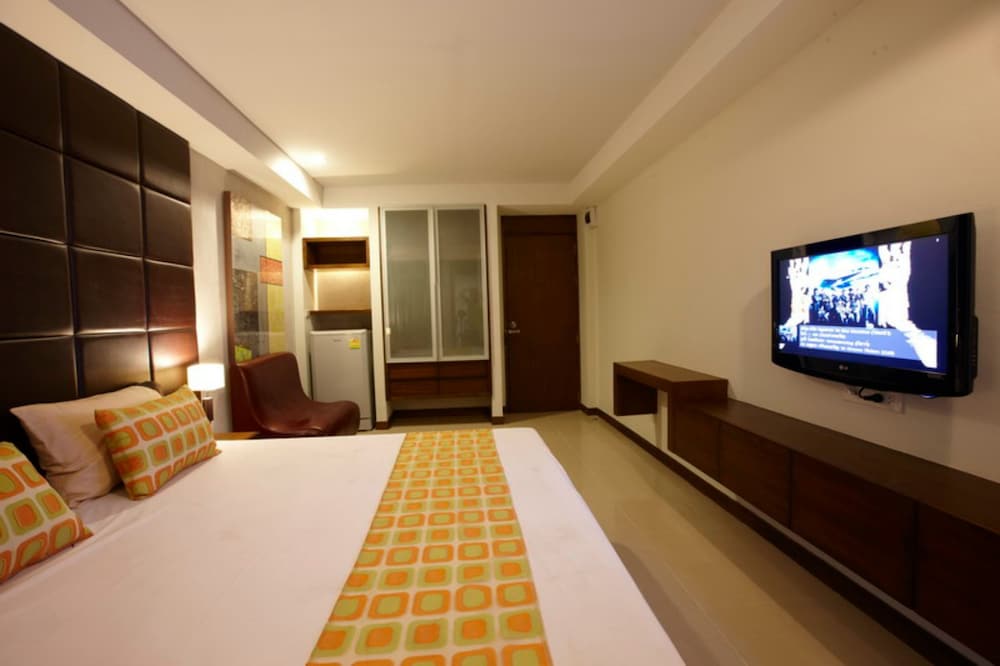 Collection O The Bangkok Cha Cha Suite 35/56