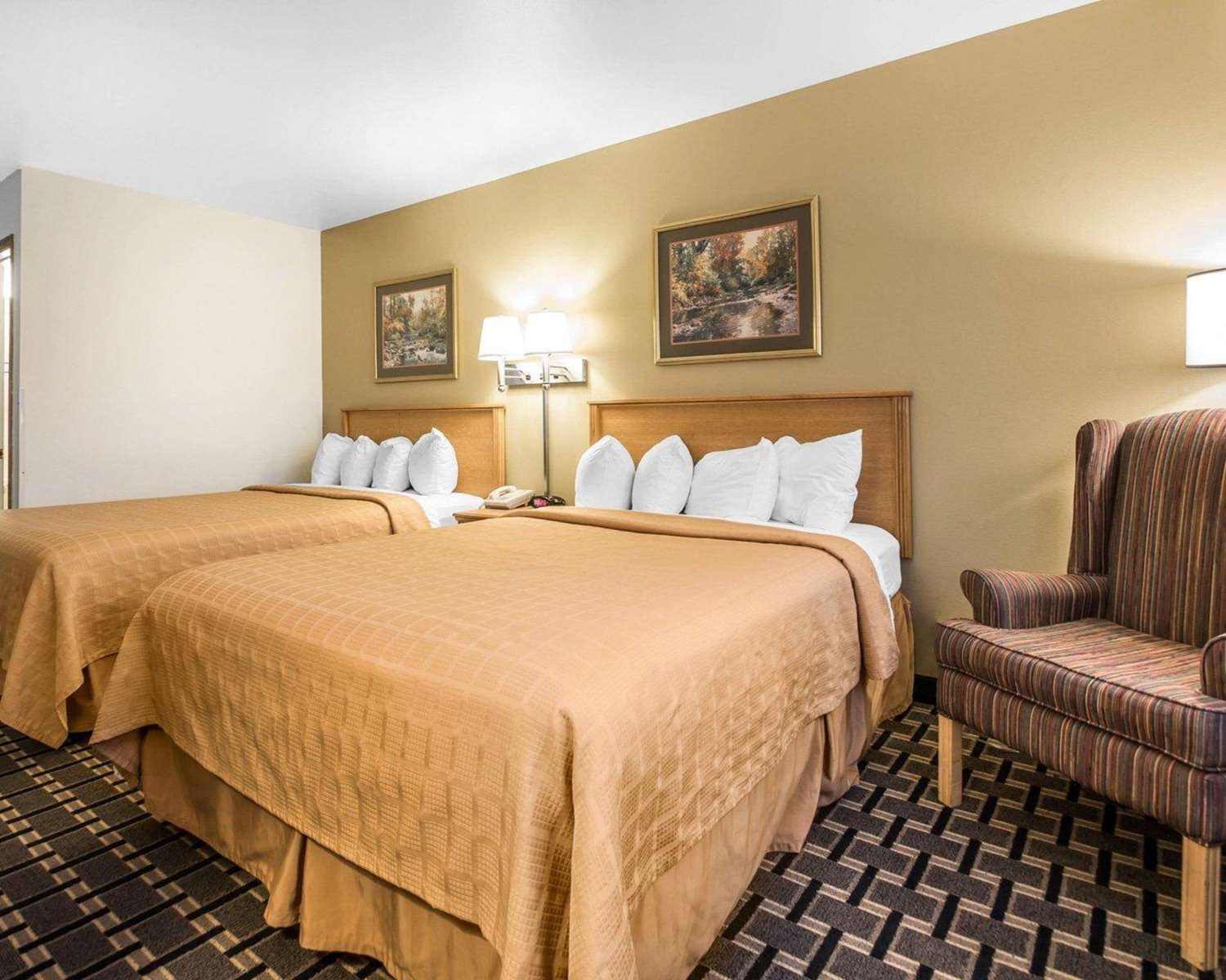 غرفة بسريرين كوين، Quality Inn Mauston I-90 4/6