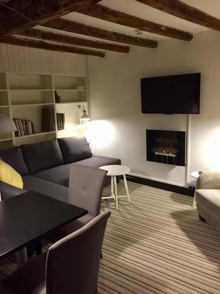 manorhaus Llangollen 36/50