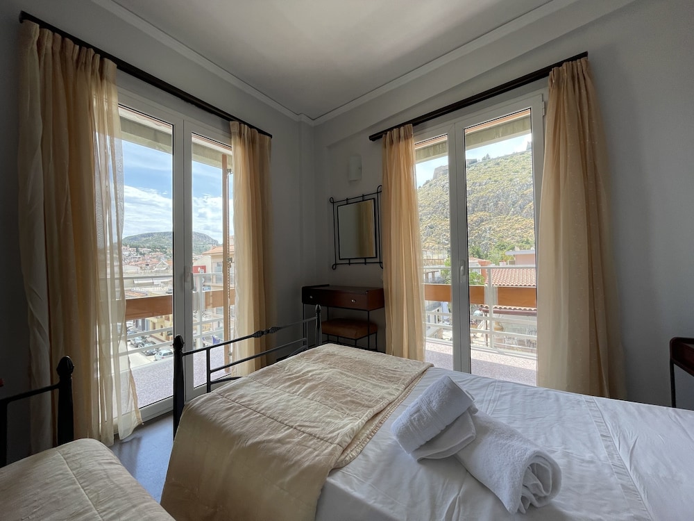 Nafplia Hotel 6/20