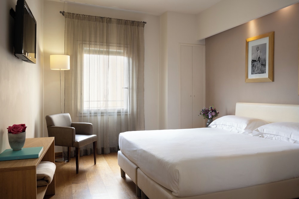 EXECUTIVE, SUITE
