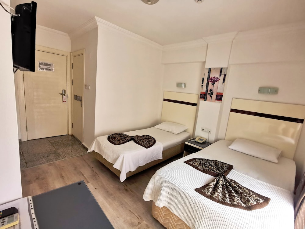 ATALLA HOTEL 12/44