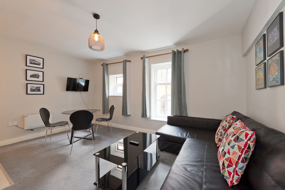 Riverhouse Hotel 40/50