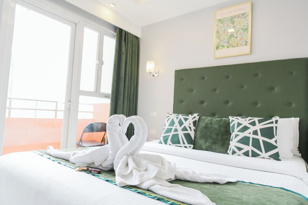 Pacific Bay Grand Suites 11/50