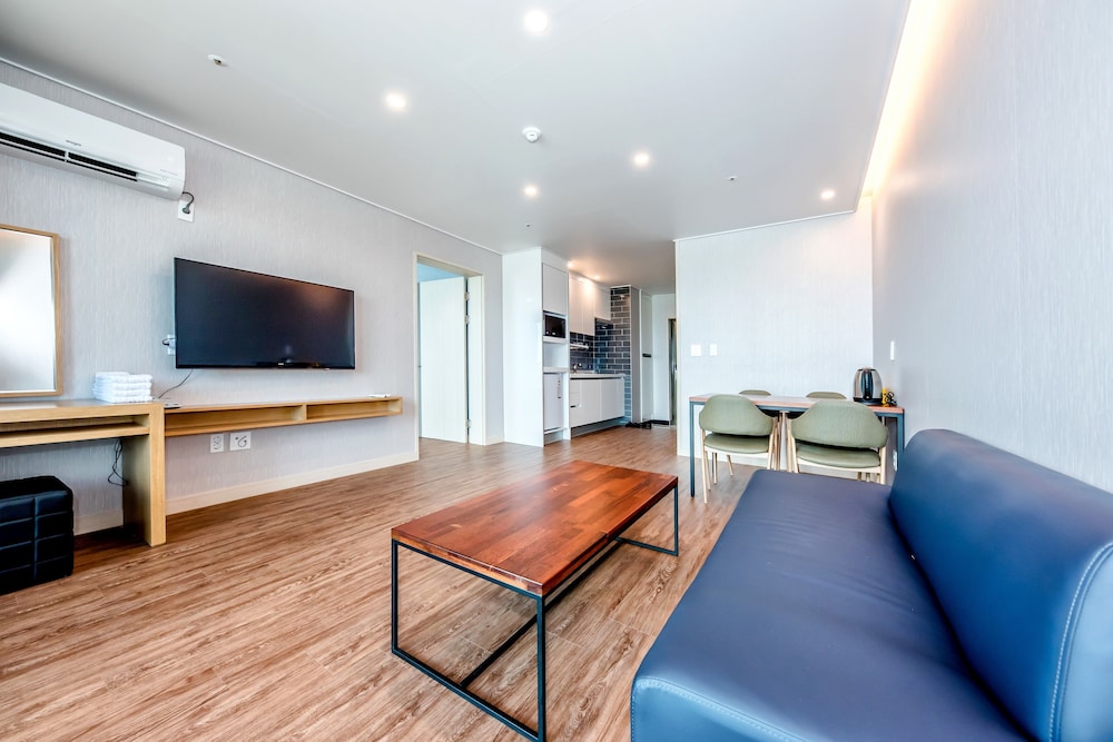 Jnb Family Hotel 30/50