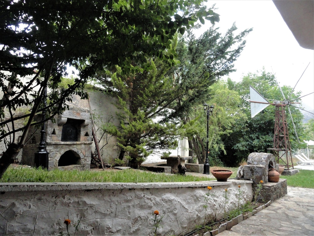 Zeus House 35/36