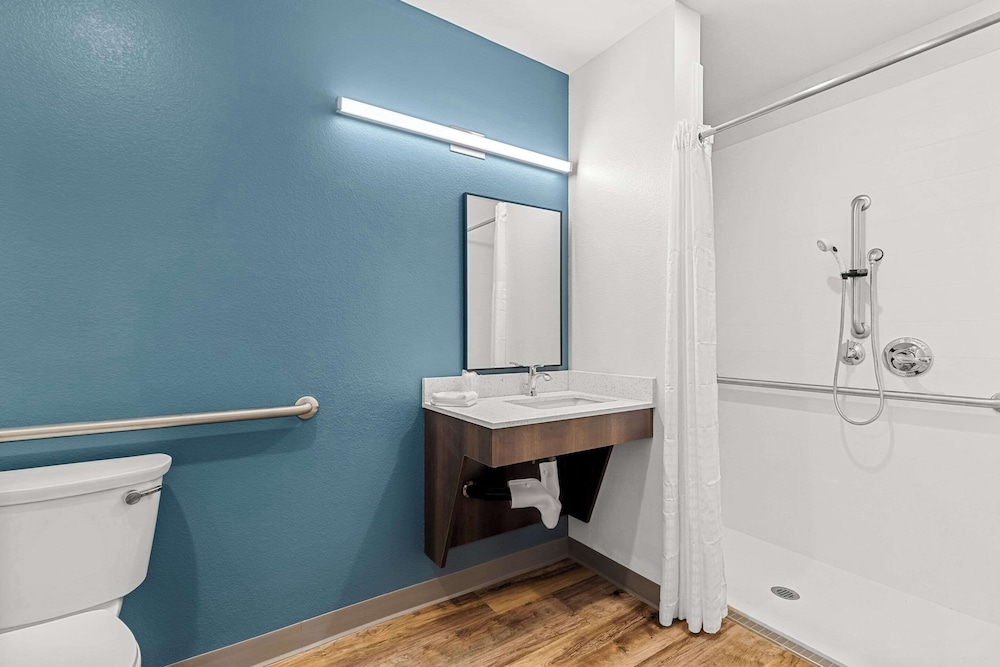 WoodSpring Suites Corona 21/23