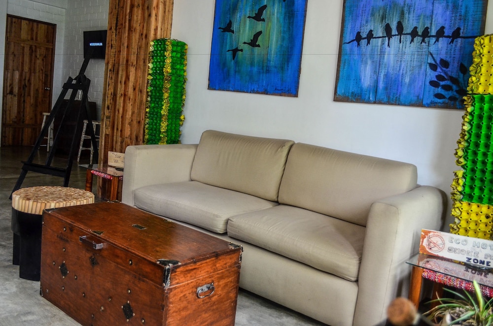Cabins By Eco Hotel Tagaytay 48/67