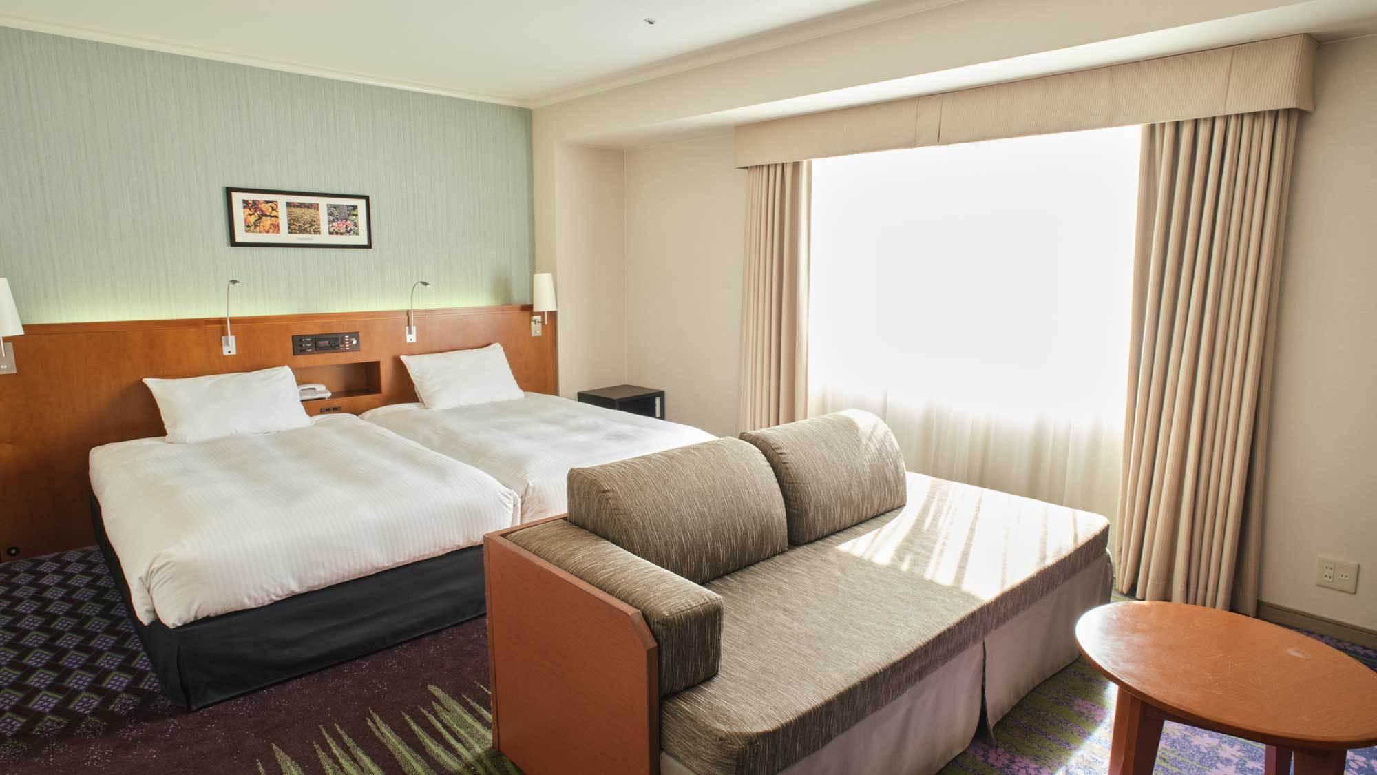 Hollywood, Premier, Twin Beds, Scenic View