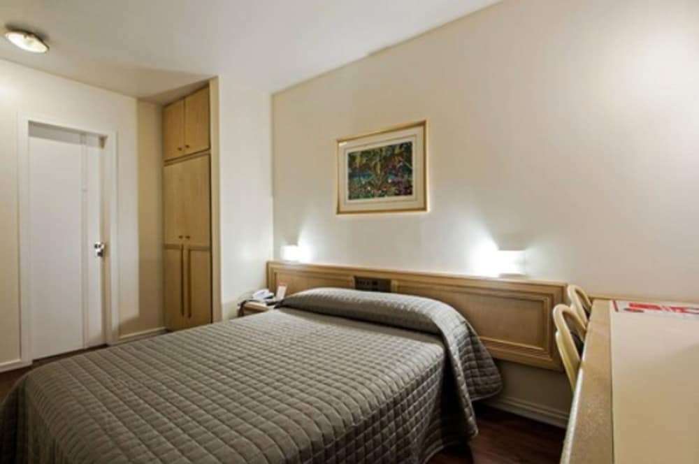 Trevi Hotel & Business 10/67