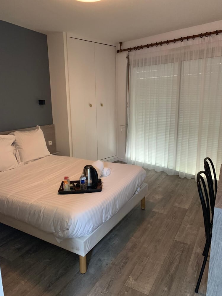 HOTEL AU RELAIS DES LILAS 6/24