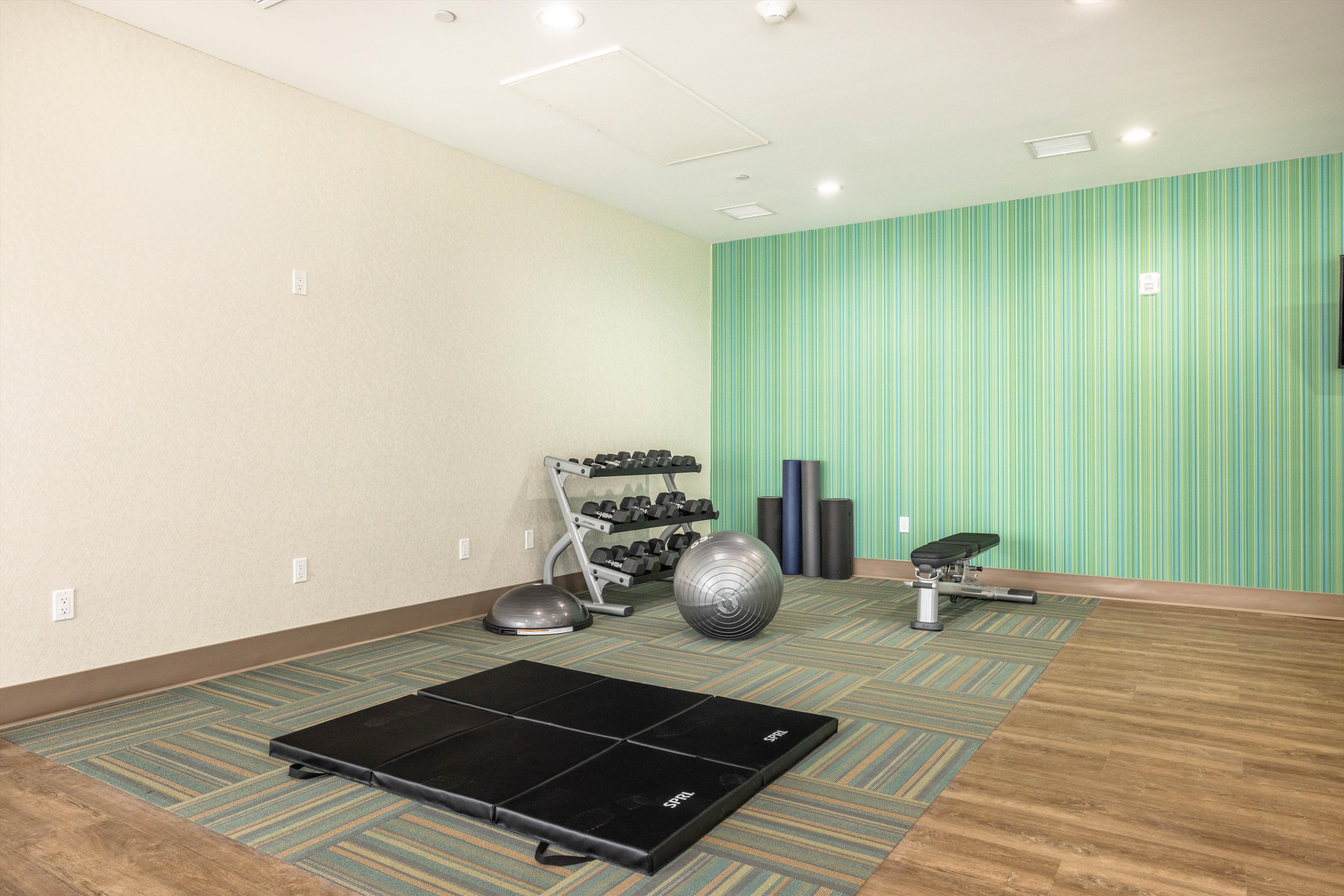 HOLIDAY INN EXPRESS AND SUITES SAN JOSE SILICON VALLEY 33/64