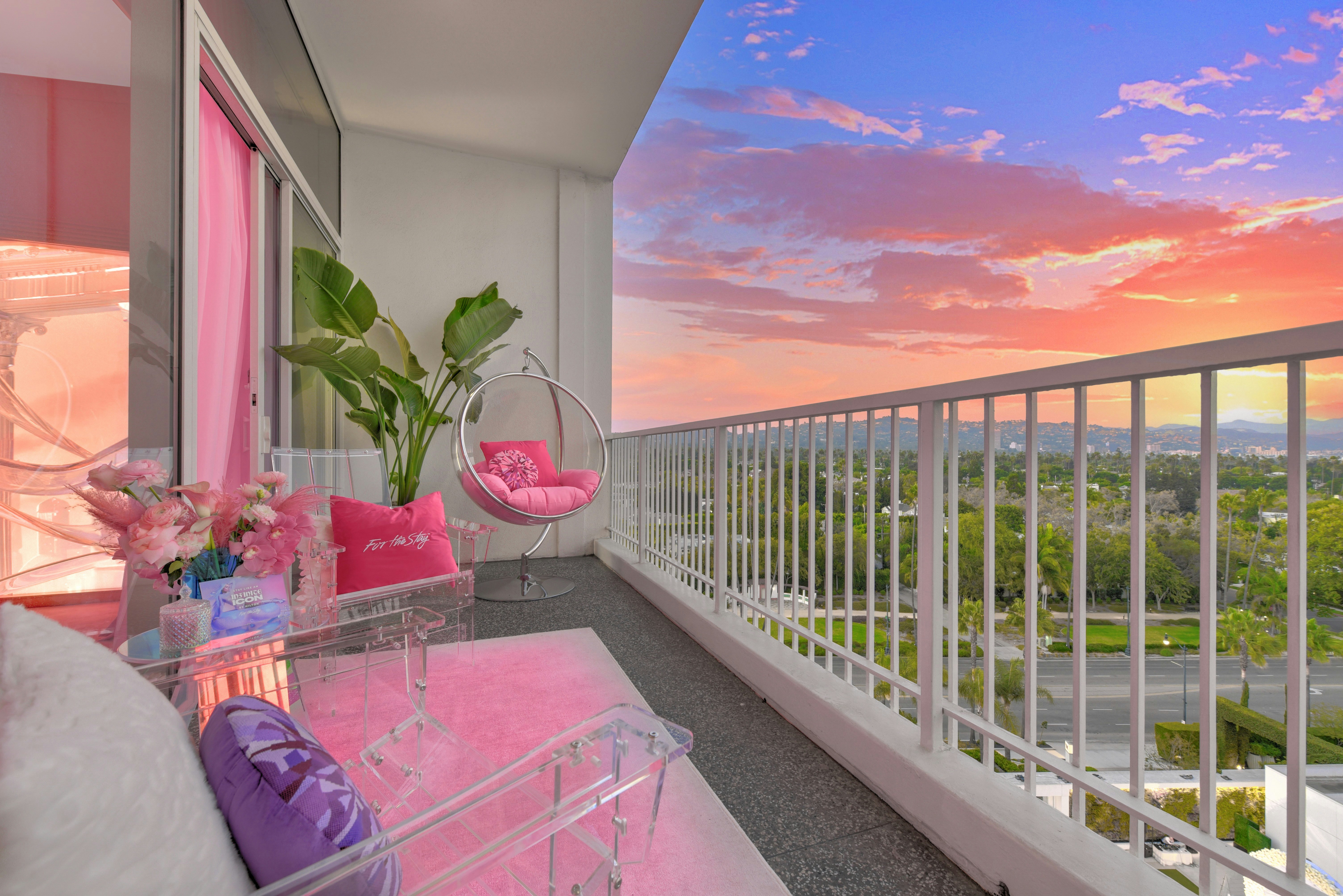 The Beverly Hilton 33/60