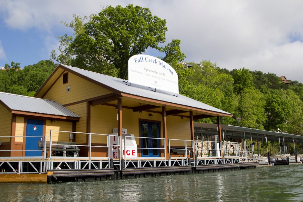 The Suites At Fall Creek 37/49