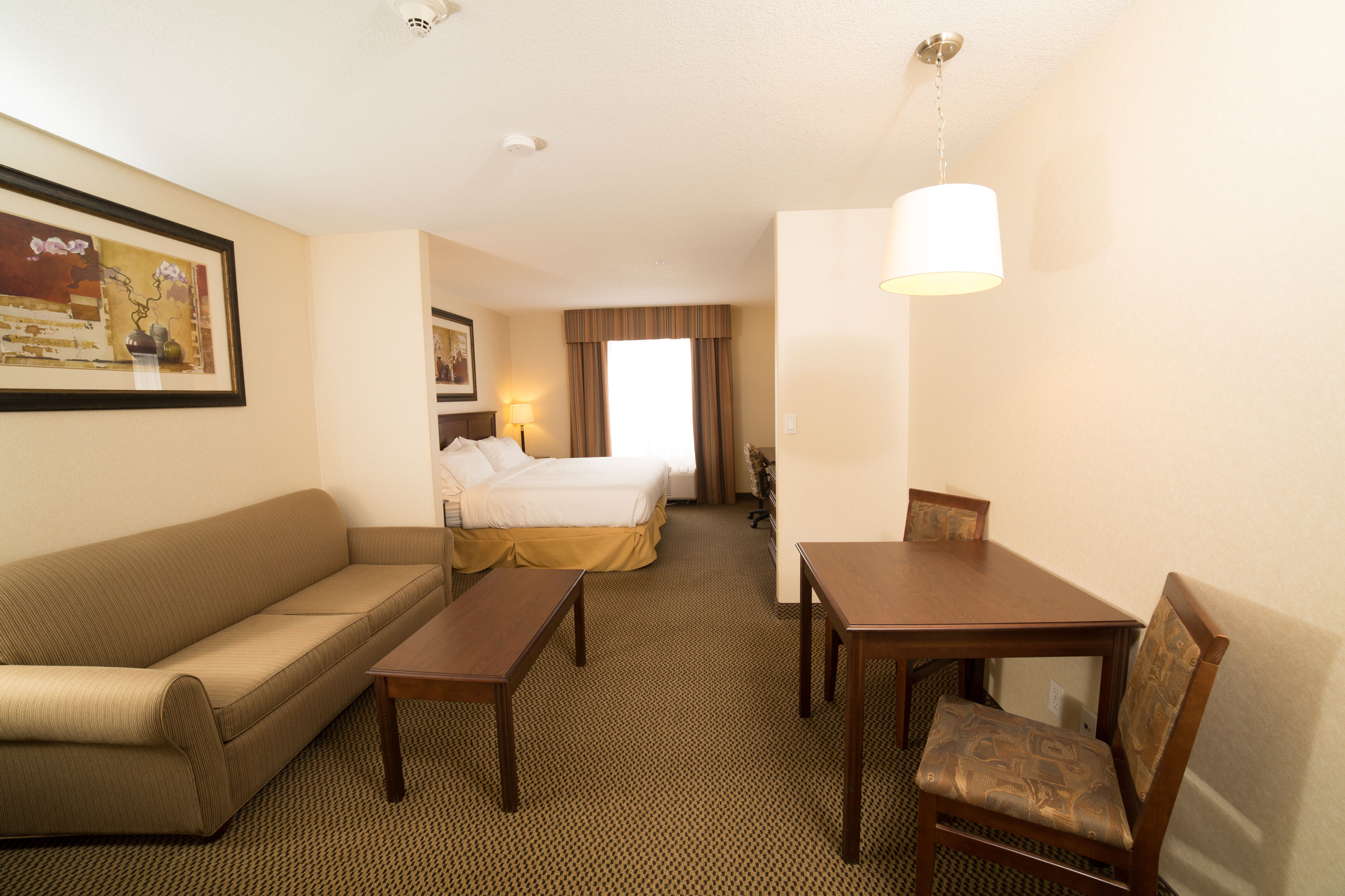 Holiday Inn Express Suites Slave Lake 53/69