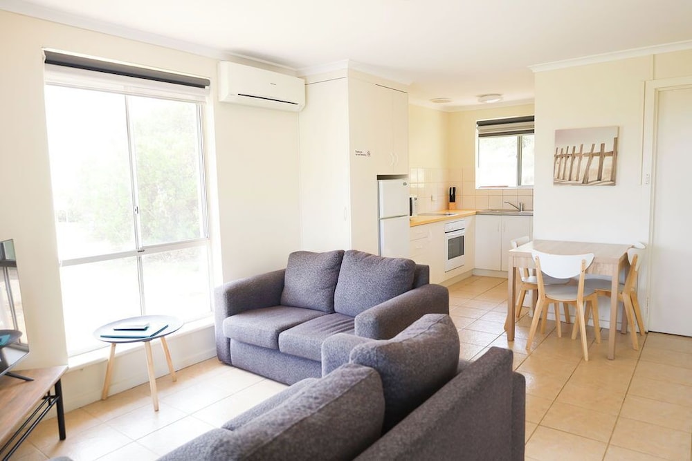 Robetown Motor Inn And Apartments 43/80