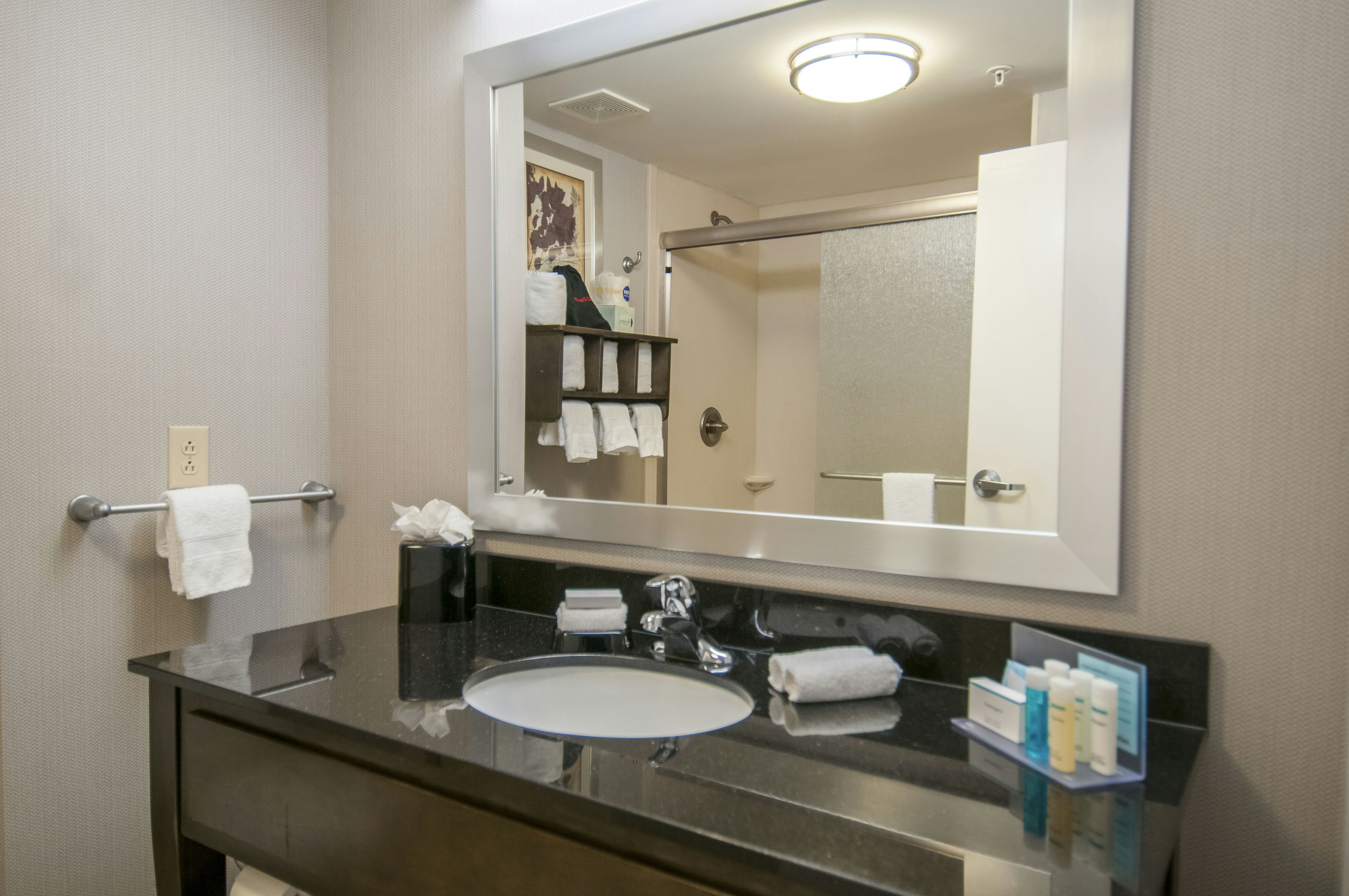غرفة بسرير كينج مع أريكة، Hampton Inn Hernando Ms 7/10