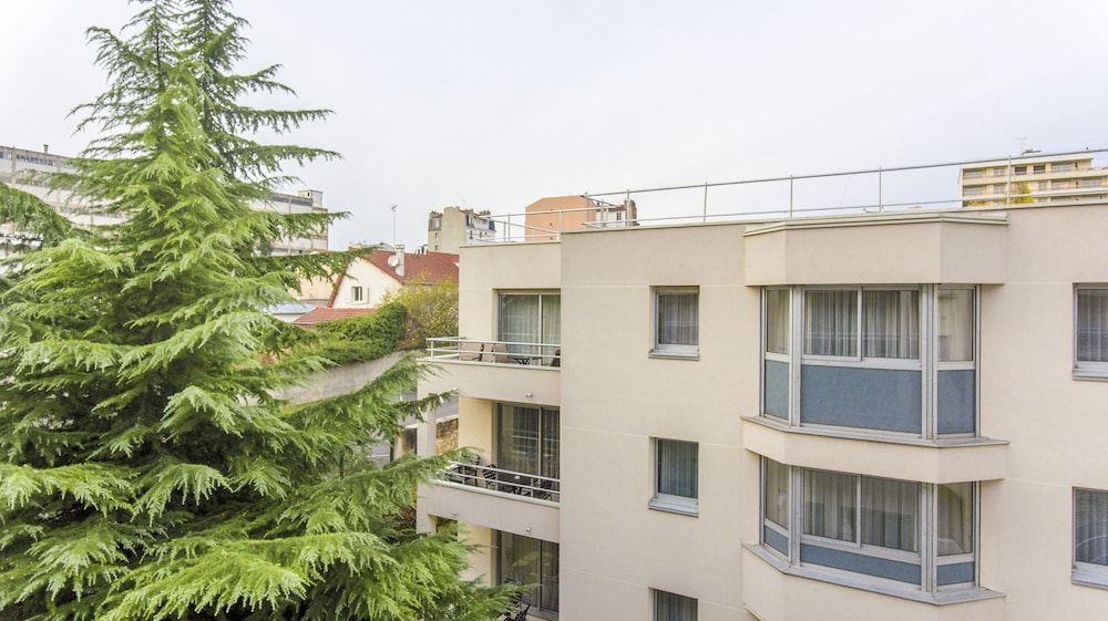 Royal Regency Paris Vincennes 3/50