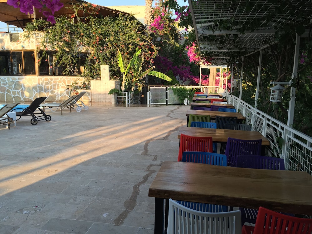 Pataros Hotel 37/49