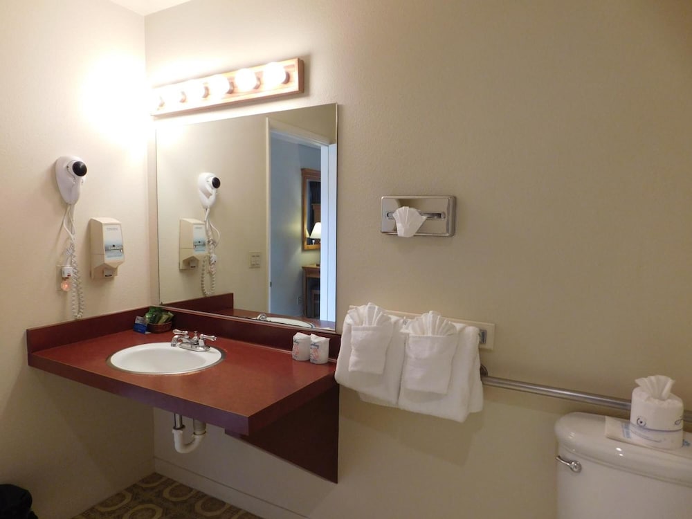 Pacific Gardens Inn 25/64