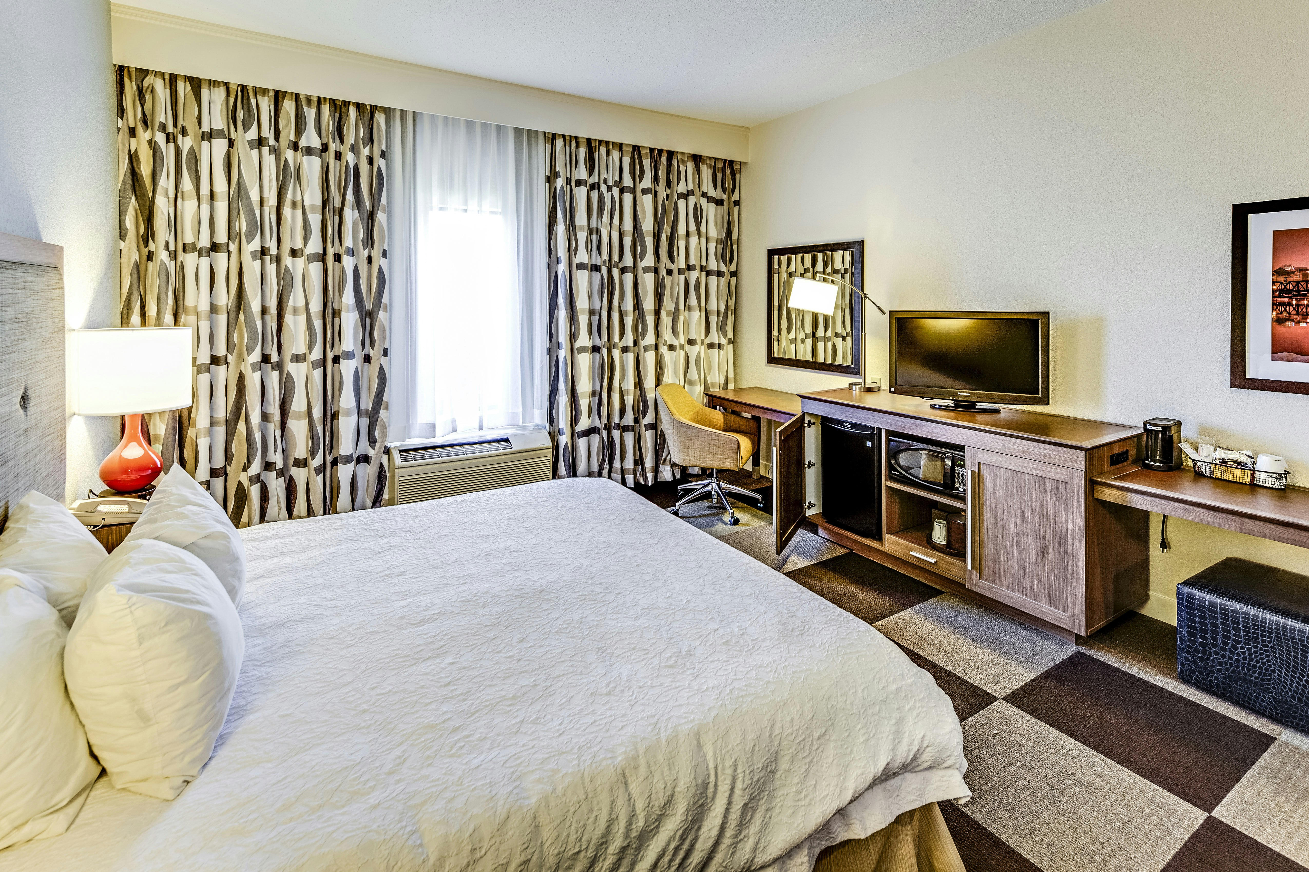 ROOM, KING BED