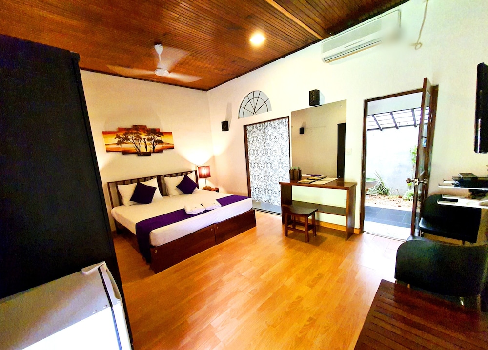 Pavana Hotel 11/63