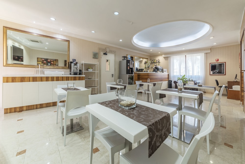Hotel Riviera Fiumicino 52/57