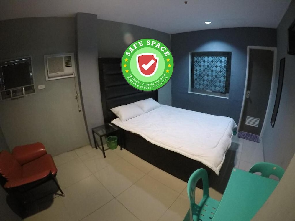 Reddoorz @ P Florentino Street Sampaloc Manila 13/25