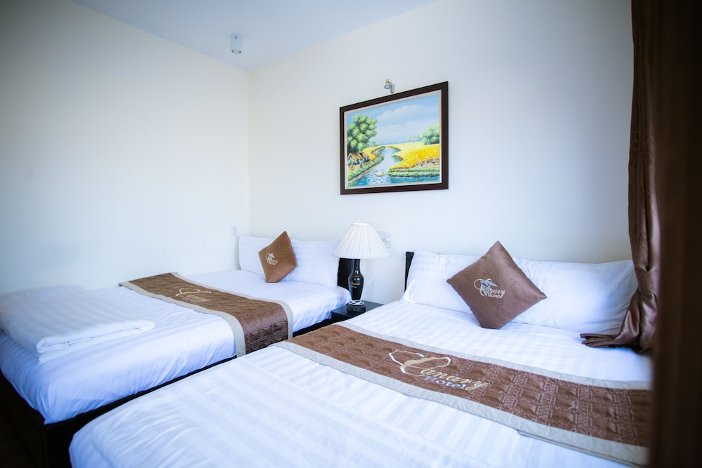 FAMILY, TWIN BEDS