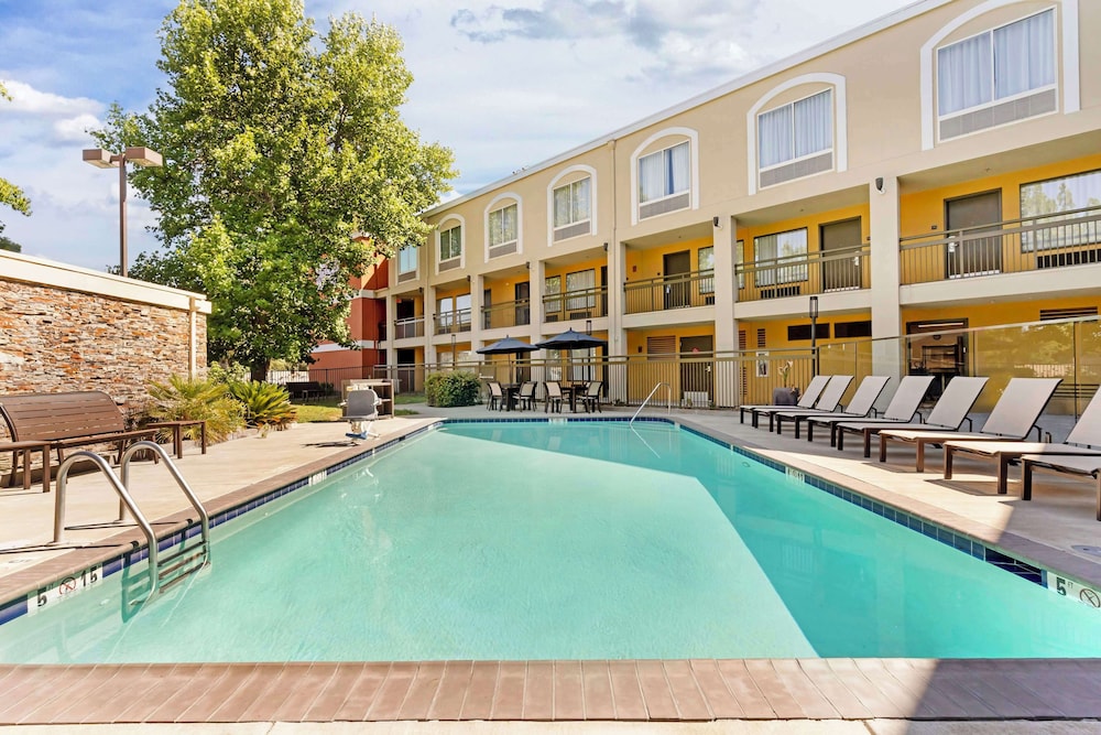 Best Western Plus Rancho Cordova Inn 8/63