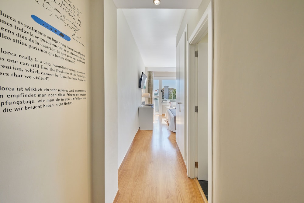 Hotel Joan Miro Museum 35/72