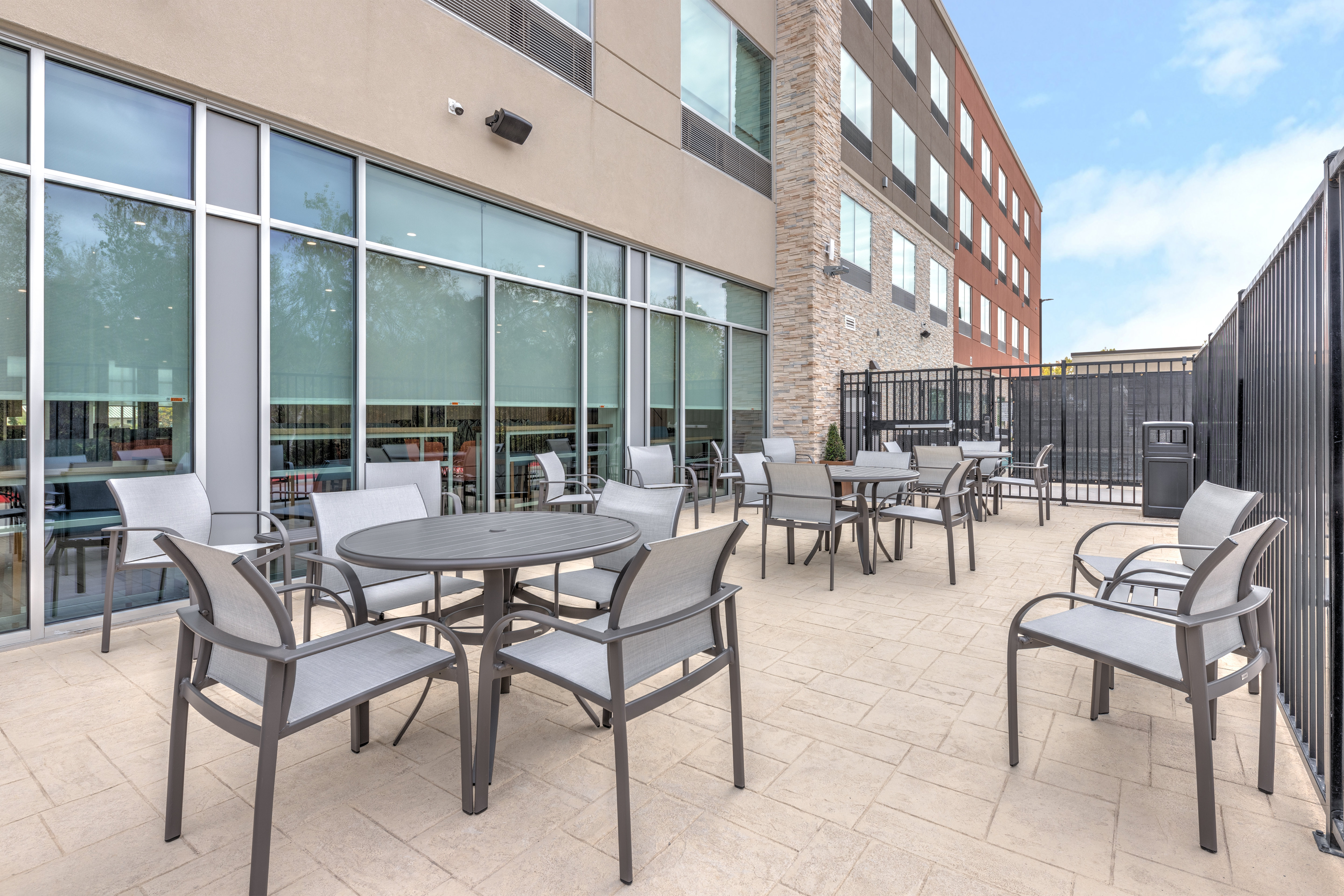 Holiday Inn Express & Suites Austin Airport East 33/44