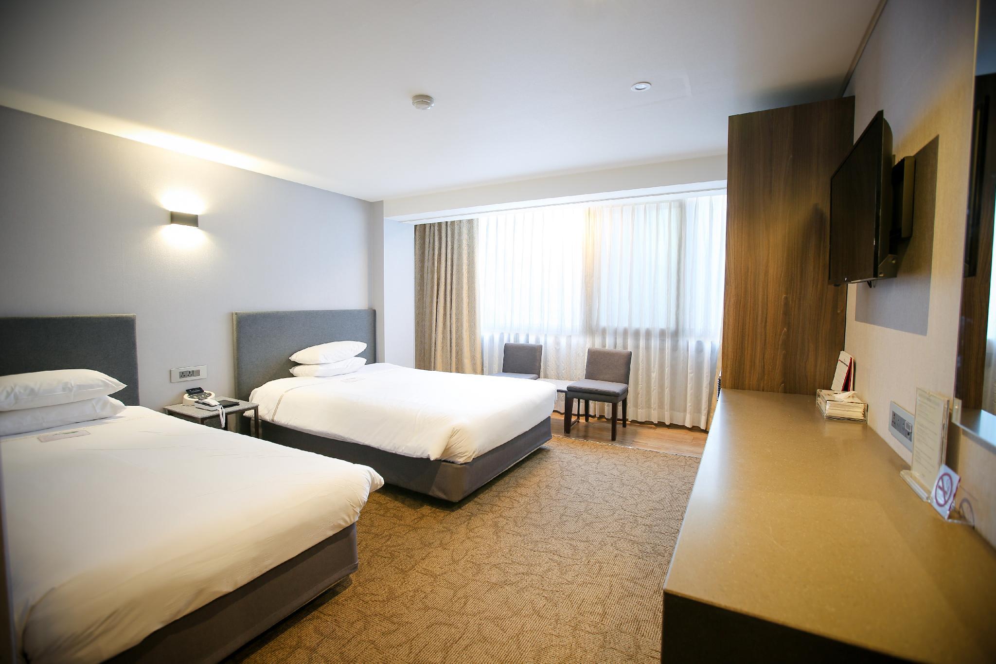 Superior, Twin Beds, 1 Double and 1 Single Bed