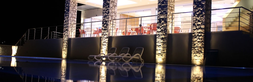 Niriides Luxury Villas 15/50