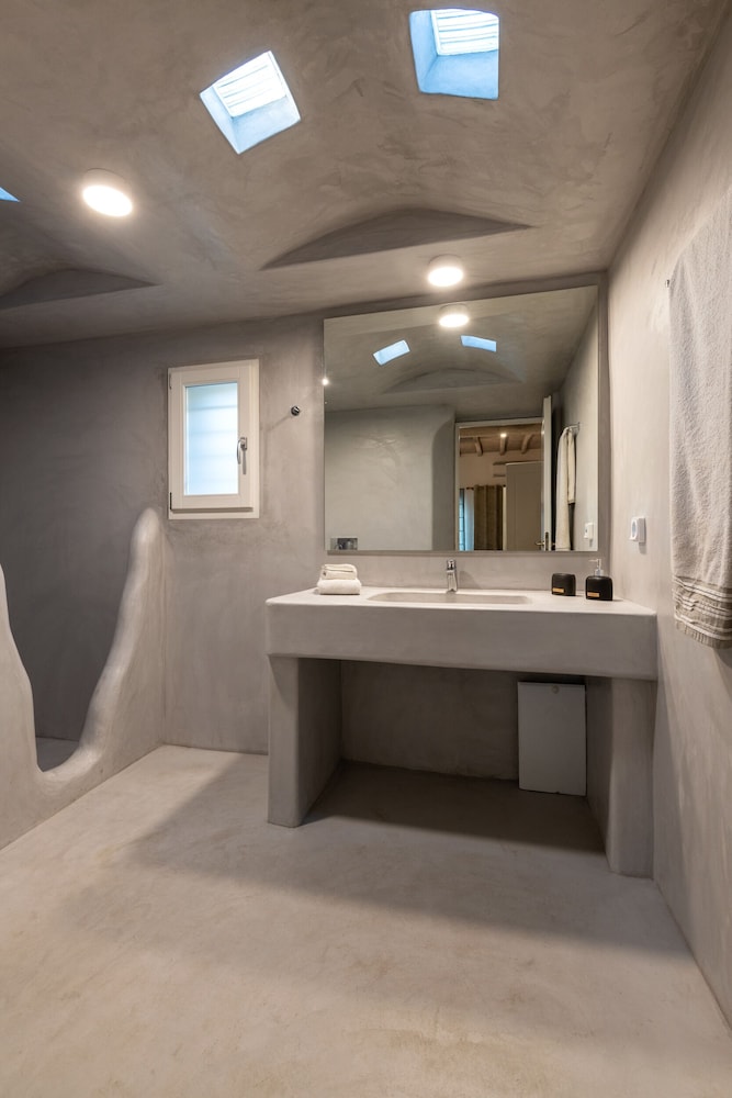 Mykonos Divino 4/50