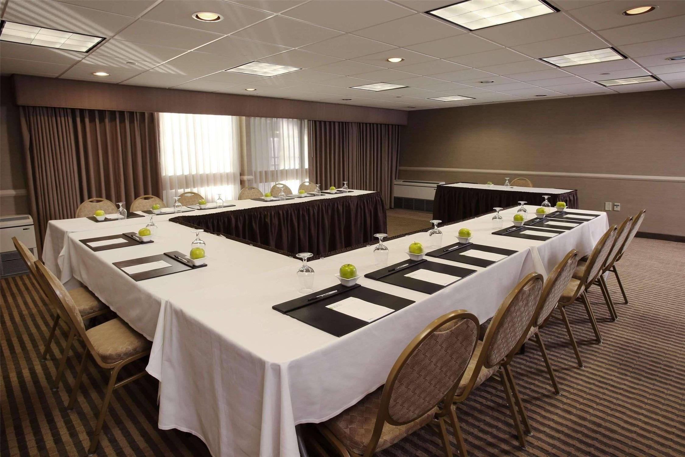 Radisson Hotel Philadelphia Northeast 68/79