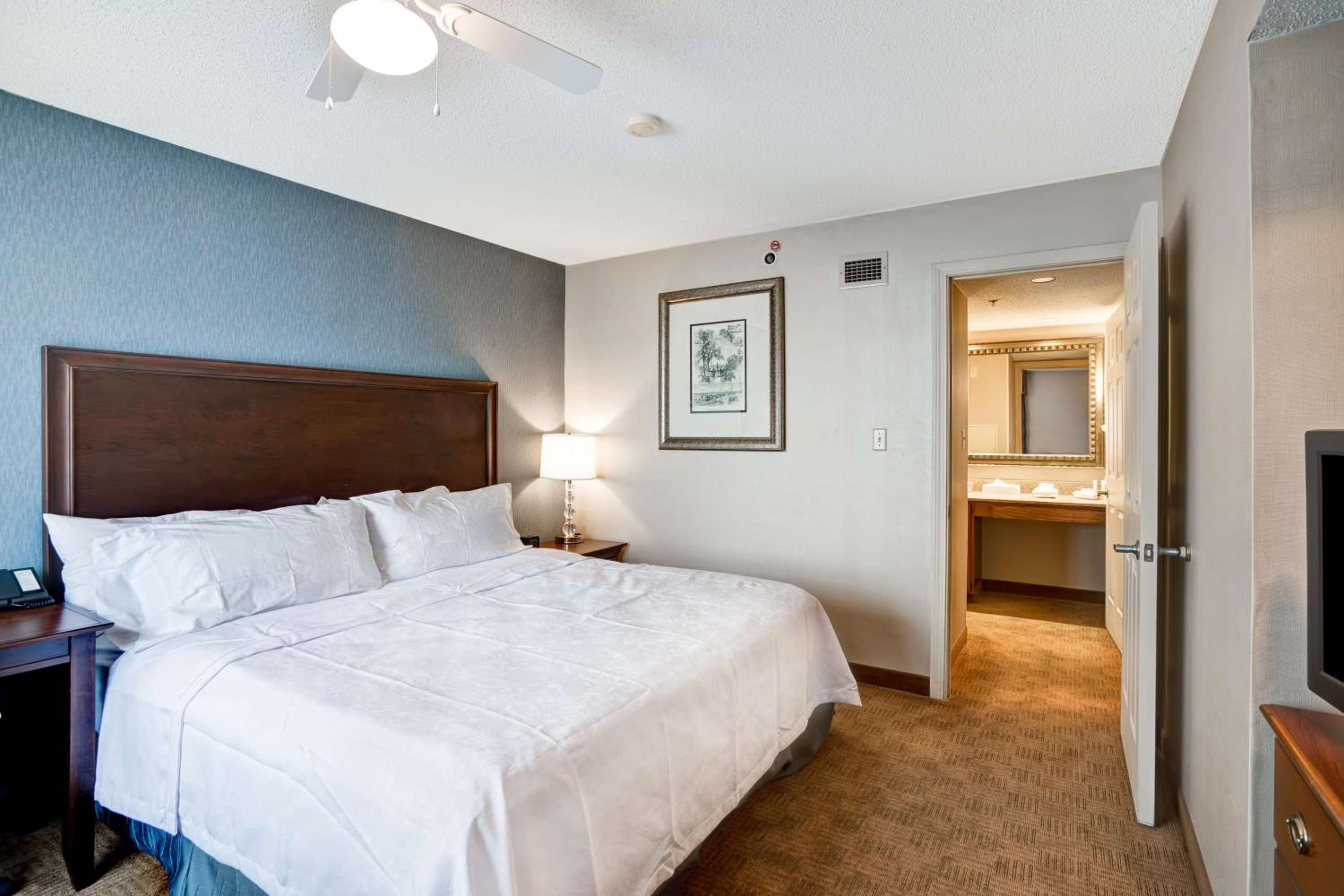 1 Bedroom, Suite, King Bed, Sofa