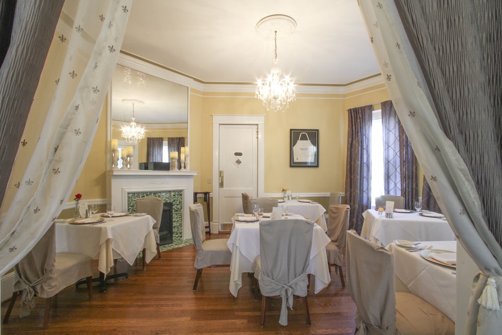 Burke Manor Inn & Pavilion 33/49