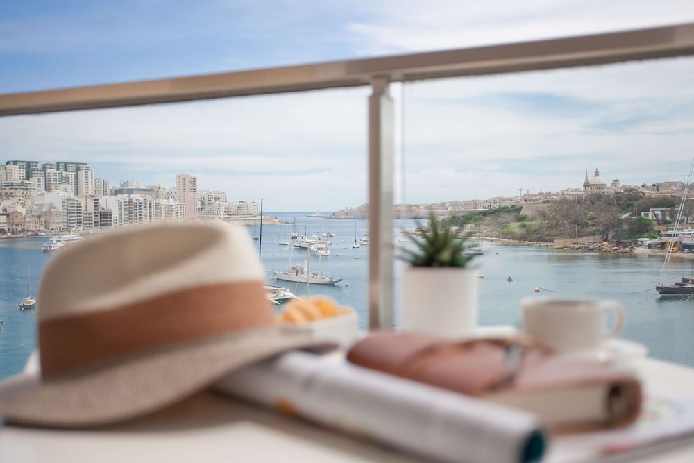 115 The Strand Hotel And Suites 23/49