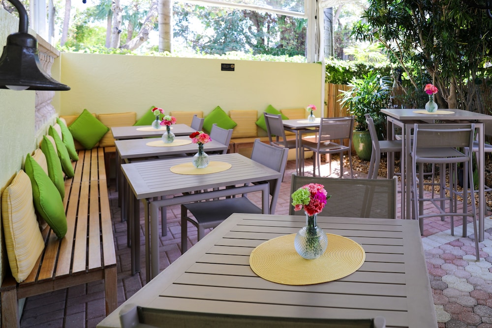 Almond Tree Inn 39/67