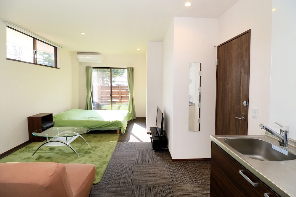 1 BEDROOM, APARTMENT, MOUNTAIN VIEW, TERRACE