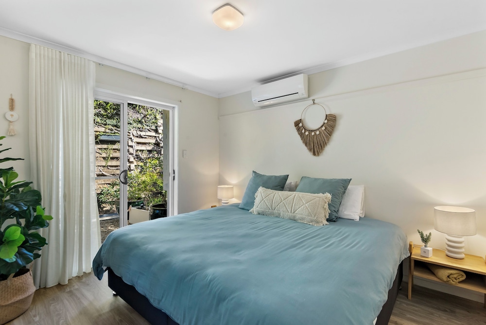 Tree House, Superior, King and Twin Beds, The Oasis Apartments and Treetop Houses 3/7