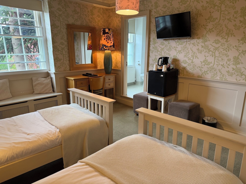 غرفة قياسية بسريرين منفصلين بحوض استحمام، The Old Orleton Inn 3/8