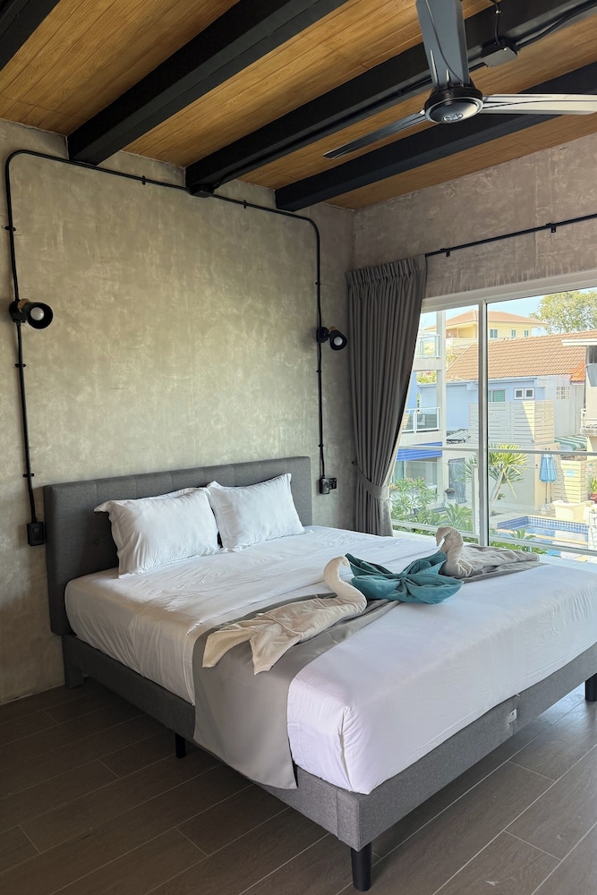Surf and Sand Resort 19/57