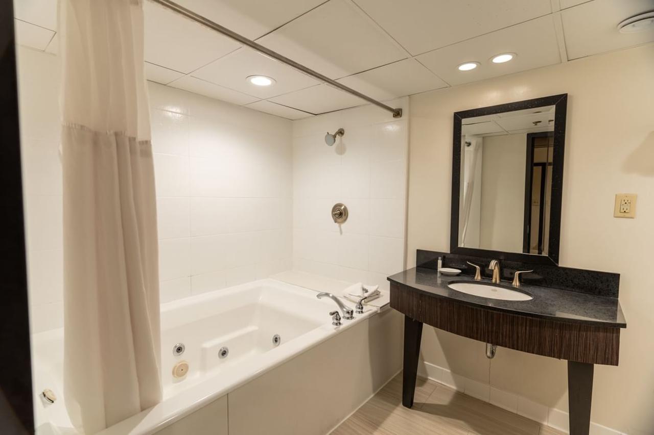 M Hotel Buffalo 46/48