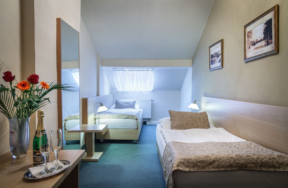 Taurus Hotel Prague 10/65