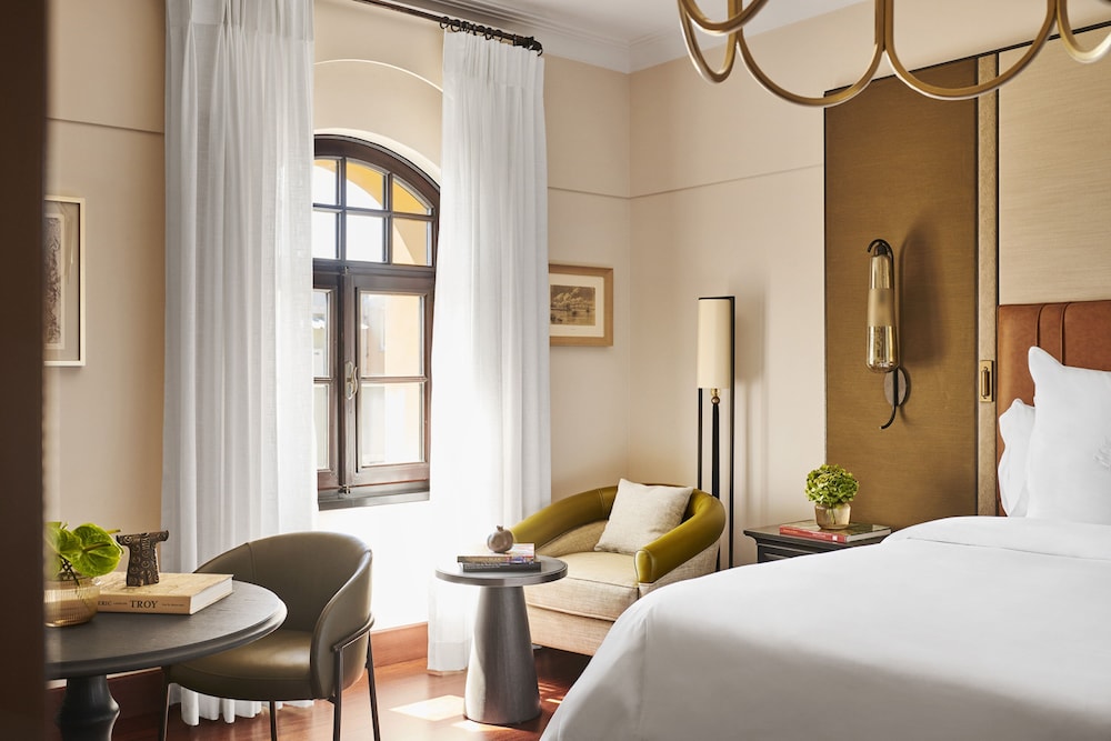 DELUXE, TWIN BEDS